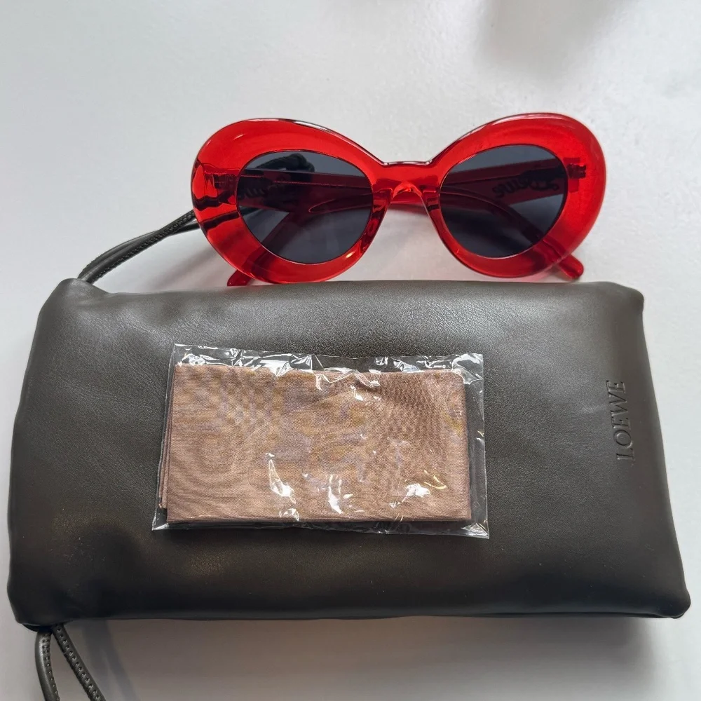 LOEWE NWOT sunglasses LW401121 - Picture 9 of 16
